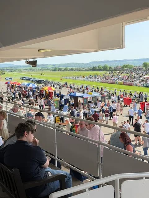 May 25, 2026: Zetland Gold Cup Family Day (Bank Holiday Monday), featuring the prestigious Zetland Gold Cup (Class 2 handicap over 1 mile and 2 furlongs) alongside family entertainment.
